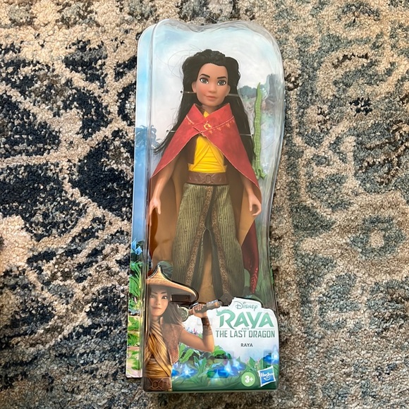 Disney Raya and the Last Dragon - Raya Fashion Doll - Picture 5 of 6